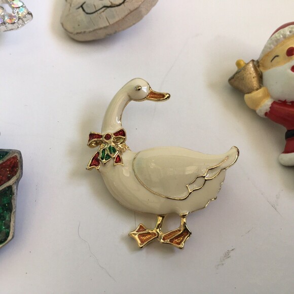 5 Christmas Brooch Pins Santa Present Goose Snowman Tree - Picture 7 of 8